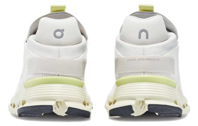 Cloudnova &laquo;Undyed White Seedling&raquo;