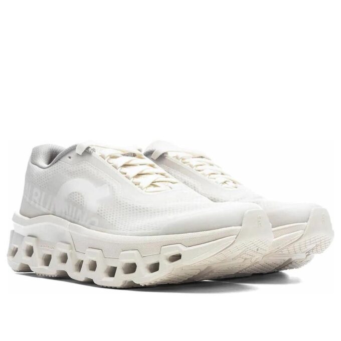 On Running x INVINCIBLE Cloudmonster 2 &laquo;Ivory White&raquo;