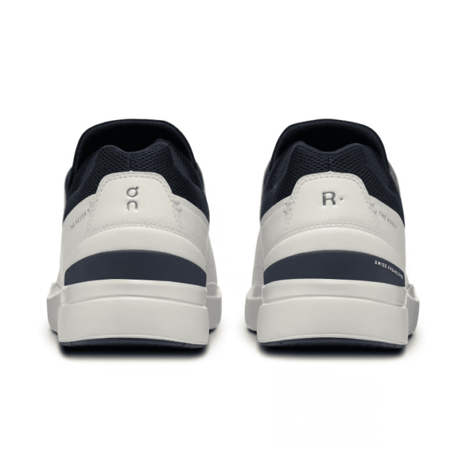 The Roger Advantage &laquo;White Midnight&raquo;